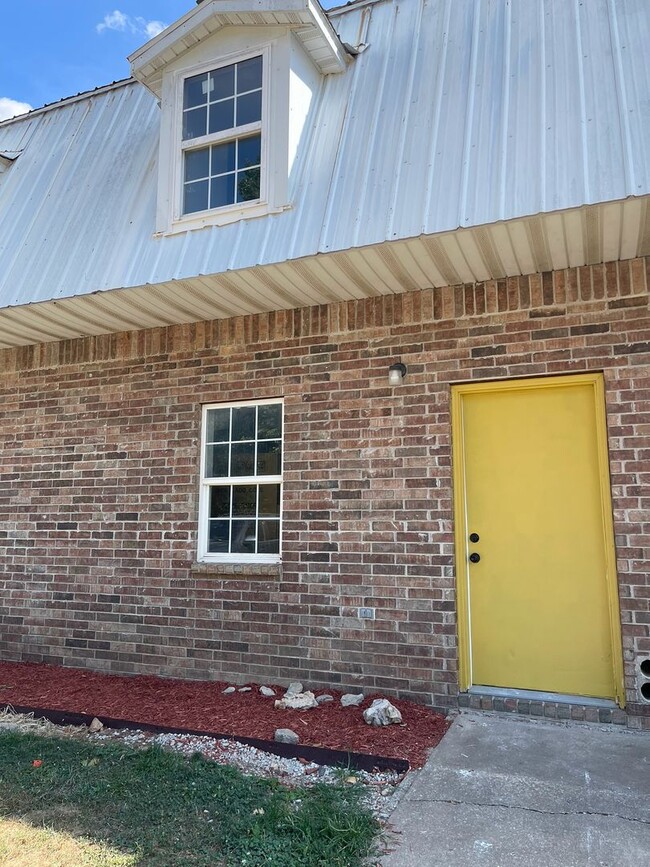 property at 912 N Walnut St