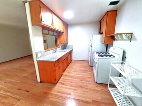 10647 Sherman Grove Ave in Los Angeles, CA - Building Photo - Building Photo