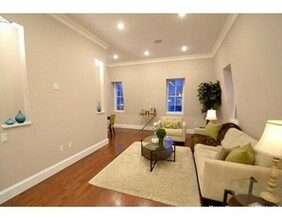 22 Hamlet St, Unit 4 in Somerville, MA - Building Photo - Building Photo