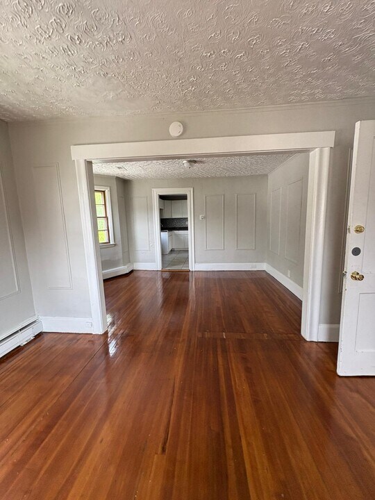 93 Wharton Pl, Unit 2 in West Haven, CT - Building Photo