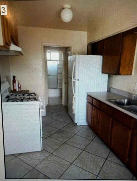 1023 E 12th St in Long Beach, CA - Building Photo