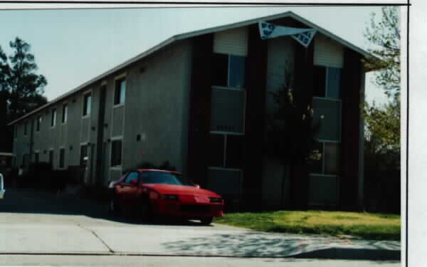 Van Leuven Apartments in Loma Linda, CA - Building Photo