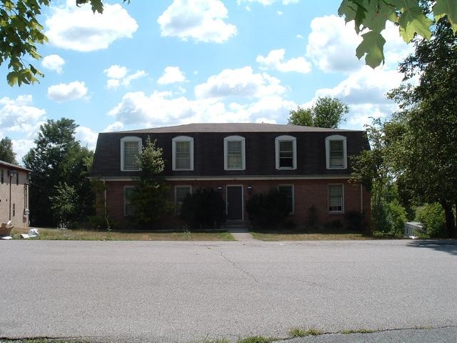 905 Crosshill Dr in Frankfort, KY - Building Photo