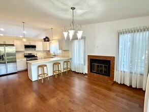 2338 Buckingham Cir in Woodridge, IL - Building Photo - Building Photo