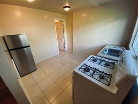 1525 Chapala St in Santa Barbara, CA - Building Photo