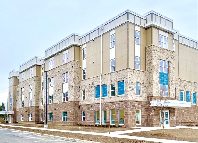 Secor Senior Lofts I & II in Toledo, OH - Foto de edificio - Building Photo