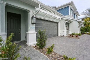 2626 Seychelles Cir in Naples, FL - Building Photo