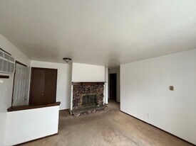 2320-2322 Holiday Dr in Janesville, WI - Building Photo