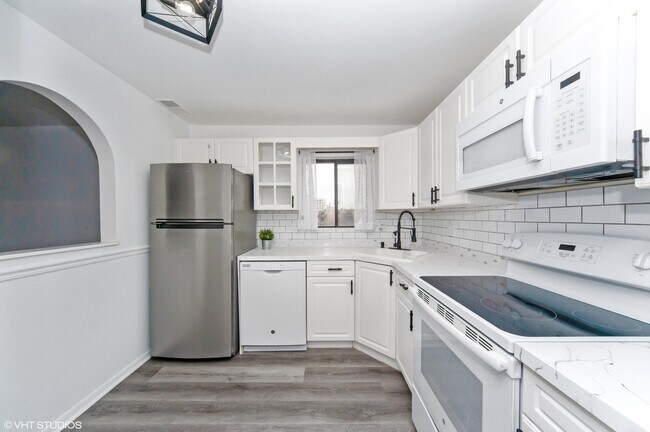960 S River Rd in Des Plaines, IL - Building Photo - Building Photo