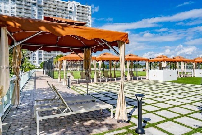 2801 NE 183rd St in Aventura, FL - Building Photo - Building Photo
