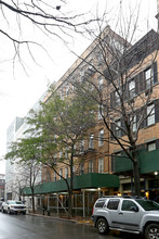 261 W 22nd St in New York, NY - Building Photo - Building Photo