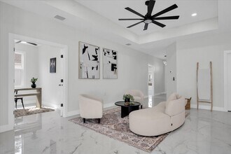 5351 71st Way N in St. Petersburg, FL - Building Photo - Building Photo