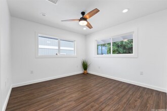 1235 Manulani St in Kailua, HI - Foto de edificio - Building Photo