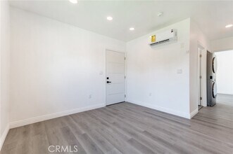 11910 Elkwood St in North Hollywood, CA - Foto de edificio - Building Photo