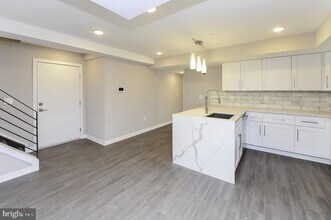 726 N 19th St in Philadelphia, PA - Building Photo - Building Photo