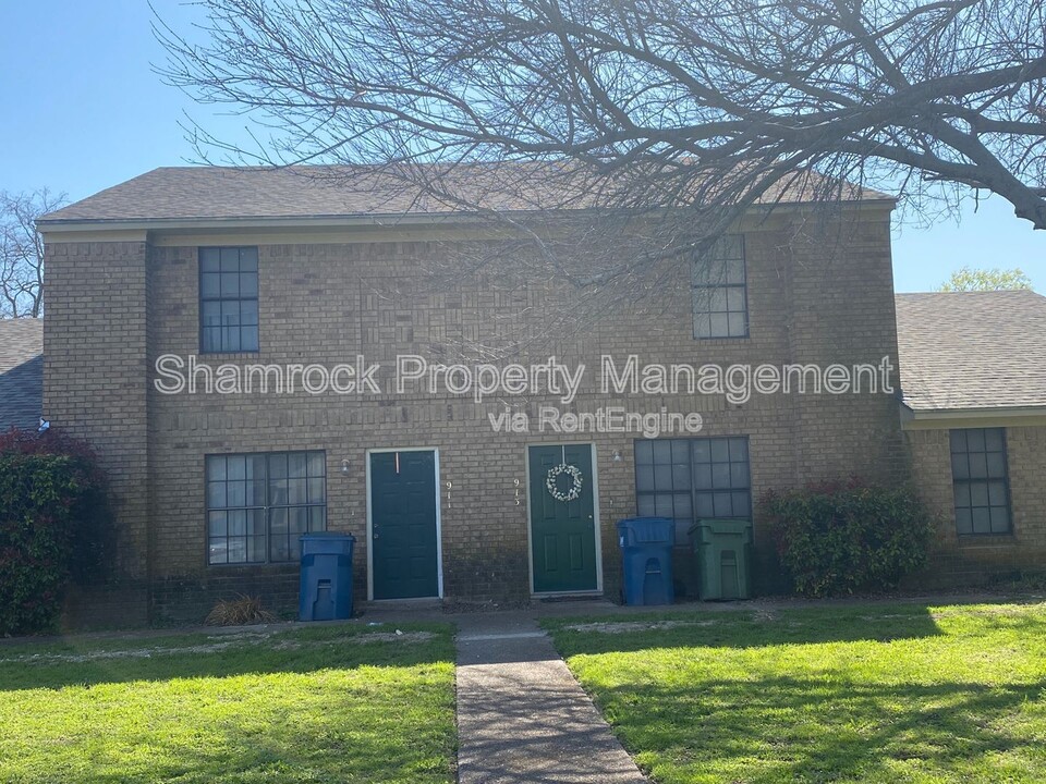 913 Lancelot Cir in Hewitt, TX - Building Photo