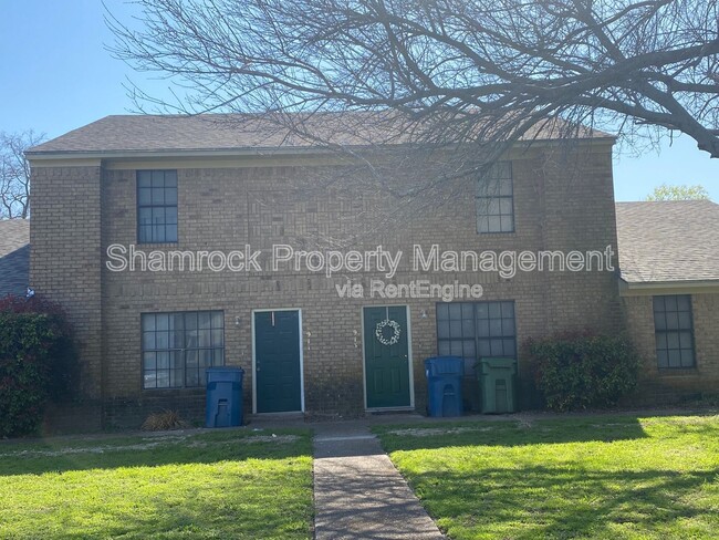 property at 913 Lancelot Cir