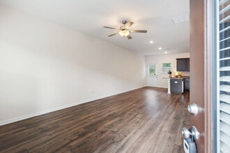 8104 Logan Dr in La Vergne, TN - Building Photo - Building Photo