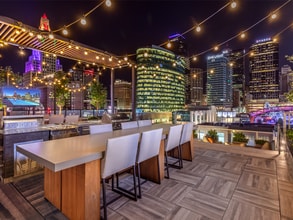 Two Light Luxury Apartments in Kansas City, MO - Foto de edificio - Building Photo
