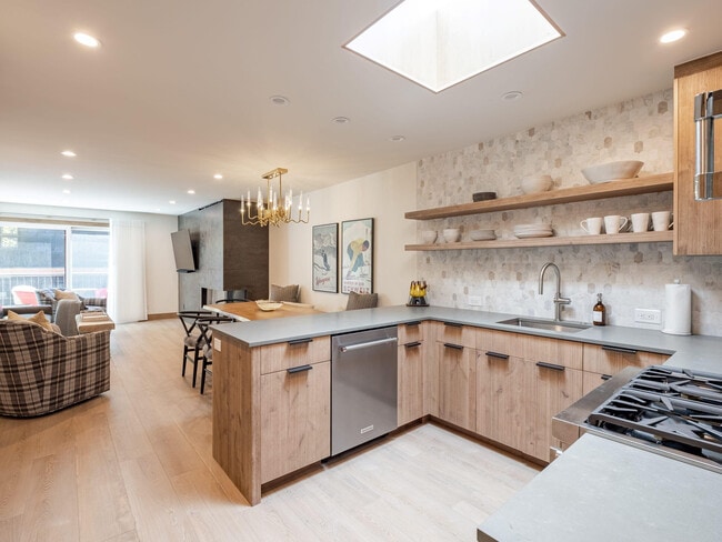 205 E Durant Ave-Unit -ID1014113P in Aspen, CO - Foto de edificio - Building Photo