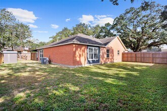 302 S Hardie St in Alvin, TX - Building Photo - Building Photo