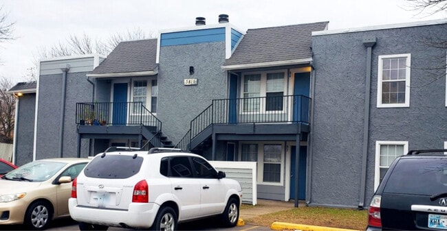 3901 S Garnett Rd in Tulsa, OK - Foto de edificio - Building Photo