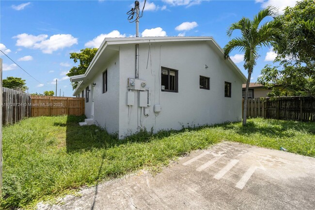 303 NW 7th St, Unit 1-2