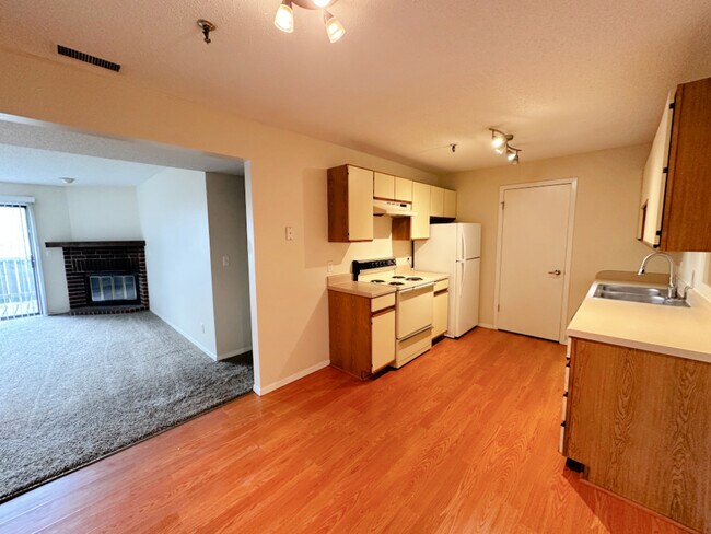 1370 Brook St in St. Charles, IL - Building Photo - Building Photo