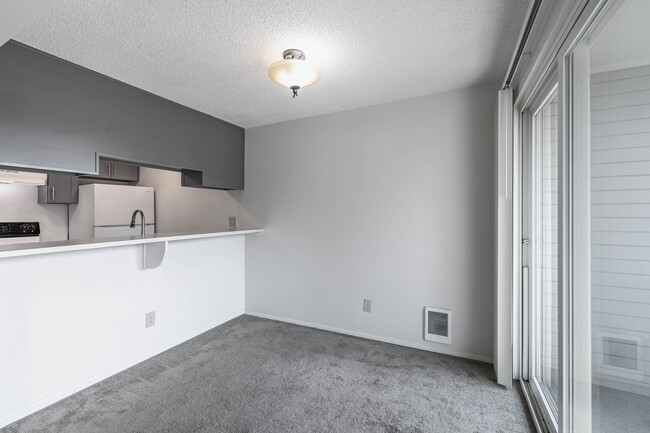 Burien Crest Apartments in Burien, WA - Building Photo - Interior Photo