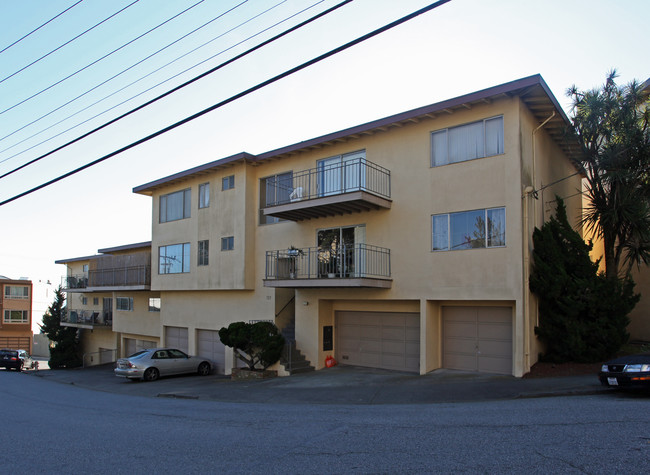 725 Burnett Ave in San Francisco, CA - Foto de edificio - Building Photo