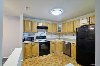 106 Cartwheel Ct in Washingtonville, NY - Building Photo - Building Photo