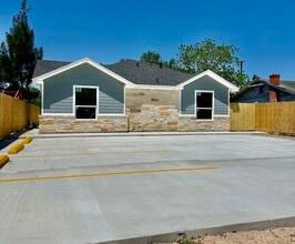 1110 E Madison Ave, Unit A AND B in Harlingen, TX - Foto de edificio - Building Photo