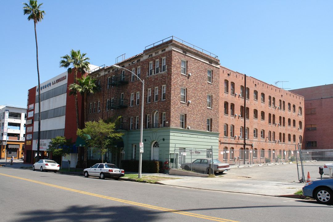 610 S Kenmore Ave in Los Angeles, CA - Foto de edificio