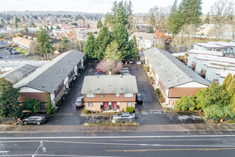 Tigard Townhouses in Portland, OR - Building Photo - Building Photo