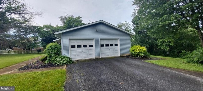 13335 Old Annapolis Rd in Mount Airy, MD - Foto de edificio - Building Photo