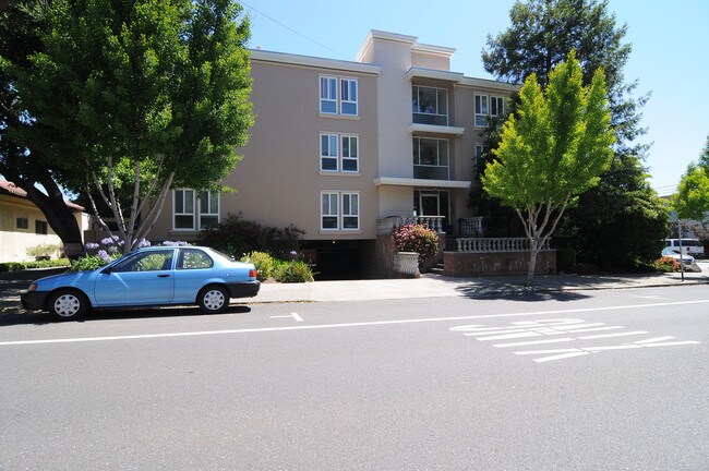 715 Laurel Ave in San Mateo, CA - Building Photo - Building Photo