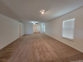 4130 Trail de Paris in New Braunfels, TX - Building Photo - Building Photo