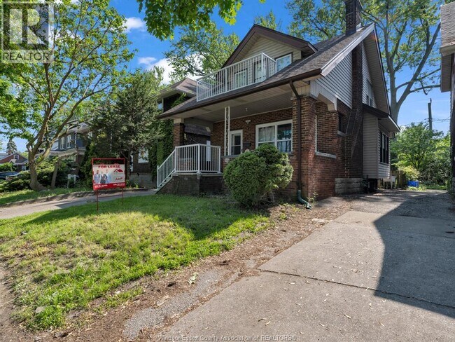 353 Indian Rd in Windsor, ON - Building Photo - Building Photo