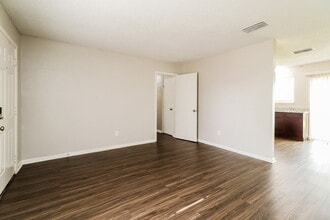 7218 Wren Cir in Texas City, TX - Foto de edificio - Building Photo