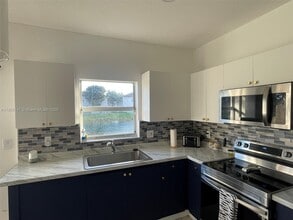 1636 SE 30th St in Homestead, FL - Building Photo - Building Photo