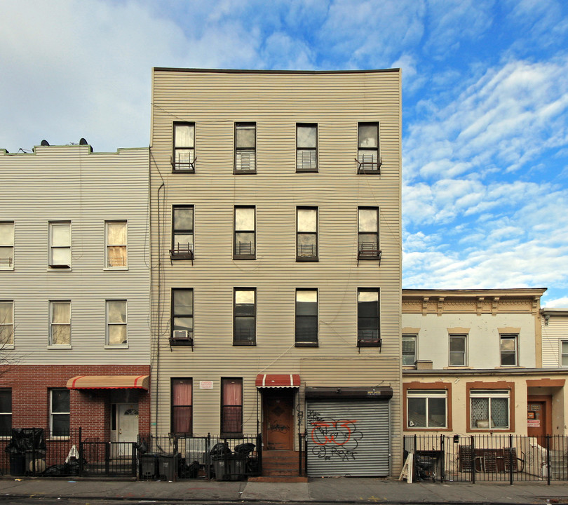 1345 Dekalb Ave in Brooklyn, NY - Foto de edificio