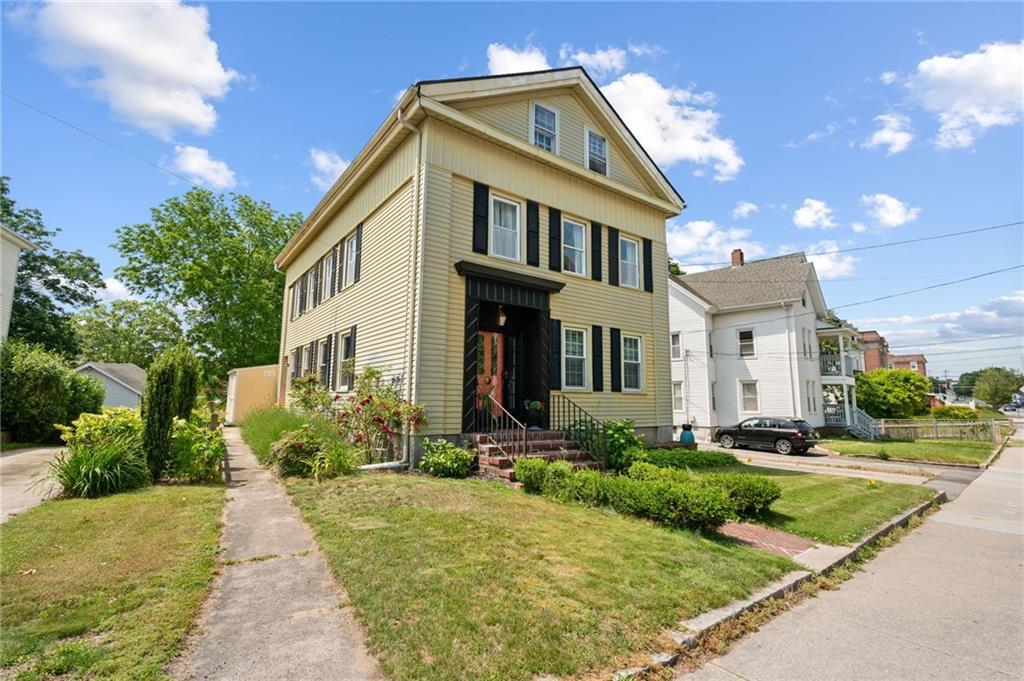 110 High St in Westerly, RI - Building Photo