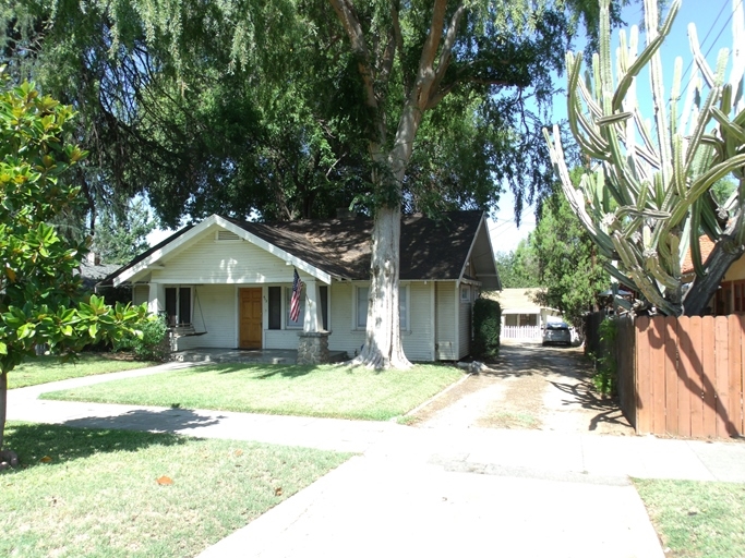 412-414 W Fern Ave in Redlands, CA - Building Photo