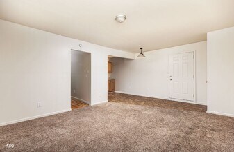 17161 Denver St in Detroit, MI - Building Photo - Interior Photo