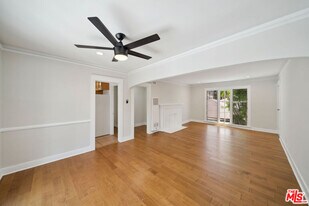 1237 Havenhurst Dr in West Hollywood, CA - Building Photo