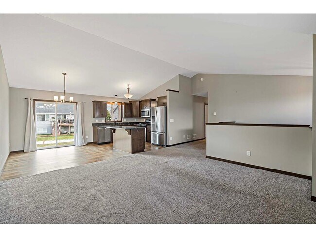 7713 Lambert Cir NE in Otsego, MN - Foto de edificio - Building Photo