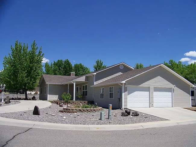 211 Heritage Ln in Aztec, NM - Building Photo - Building Photo