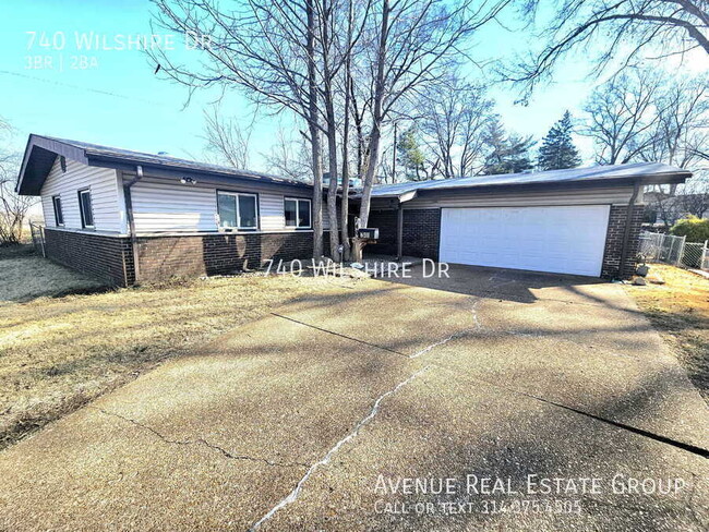 740 Wilshire Dr in Florissant, MO - Building Photo - Building Photo