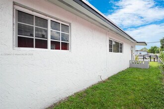 1771 NW 152nd Terrace in Opa Locka, FL - Building Photo - Building Photo