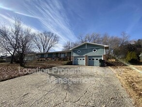1913 Jenny Wren Rd in Lawrence, KS - Building Photo - Building Photo